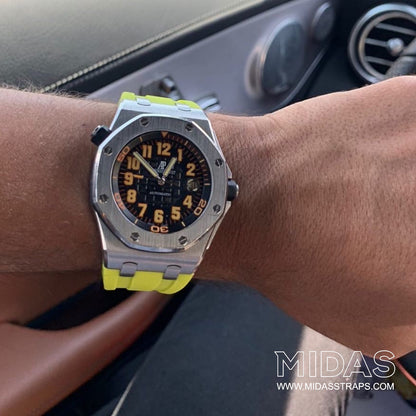AP straps Royal Oak Offshore 42mm green rubber strap fitted on wrist poolside
