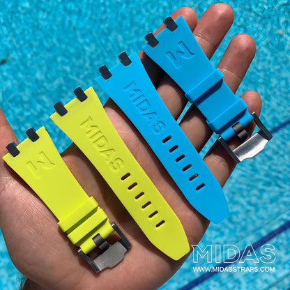 AP straps Royal Oak Offshore 42mm green rubber strap fitted on wrist poolside
