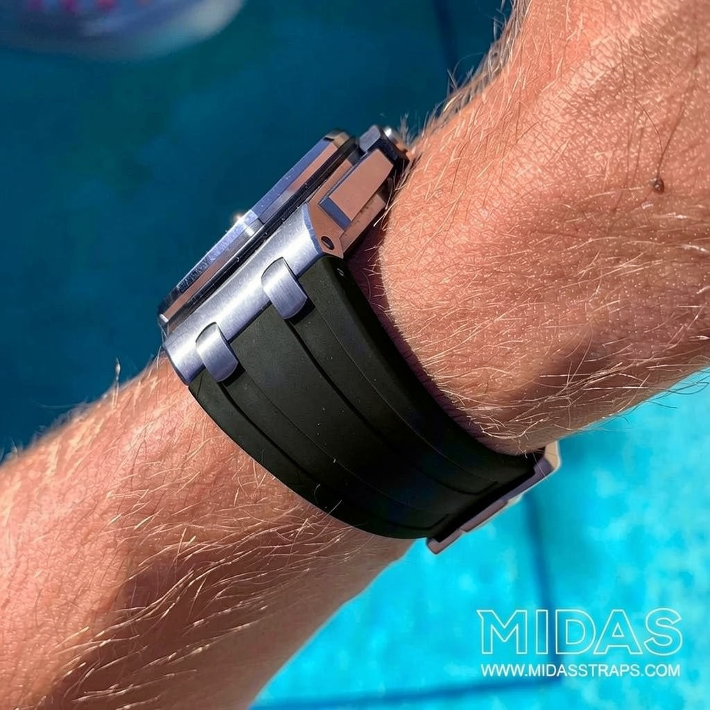 MIDAS Royal Oak Offshore 42mm black rubber strap on wrist outdoor pool background