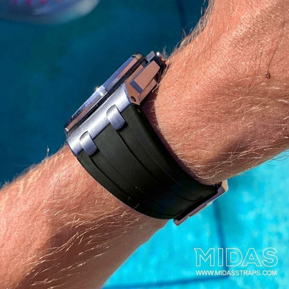 MIDAS Royal Oak Offshore 42mm black rubber strap on wrist outdoor pool background