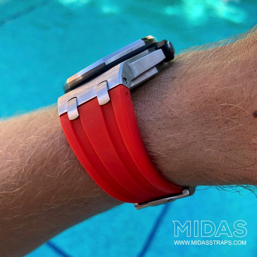 MIDAS Royal Oak Offshore 42mm red rubber strap on wrist outdoor pool background