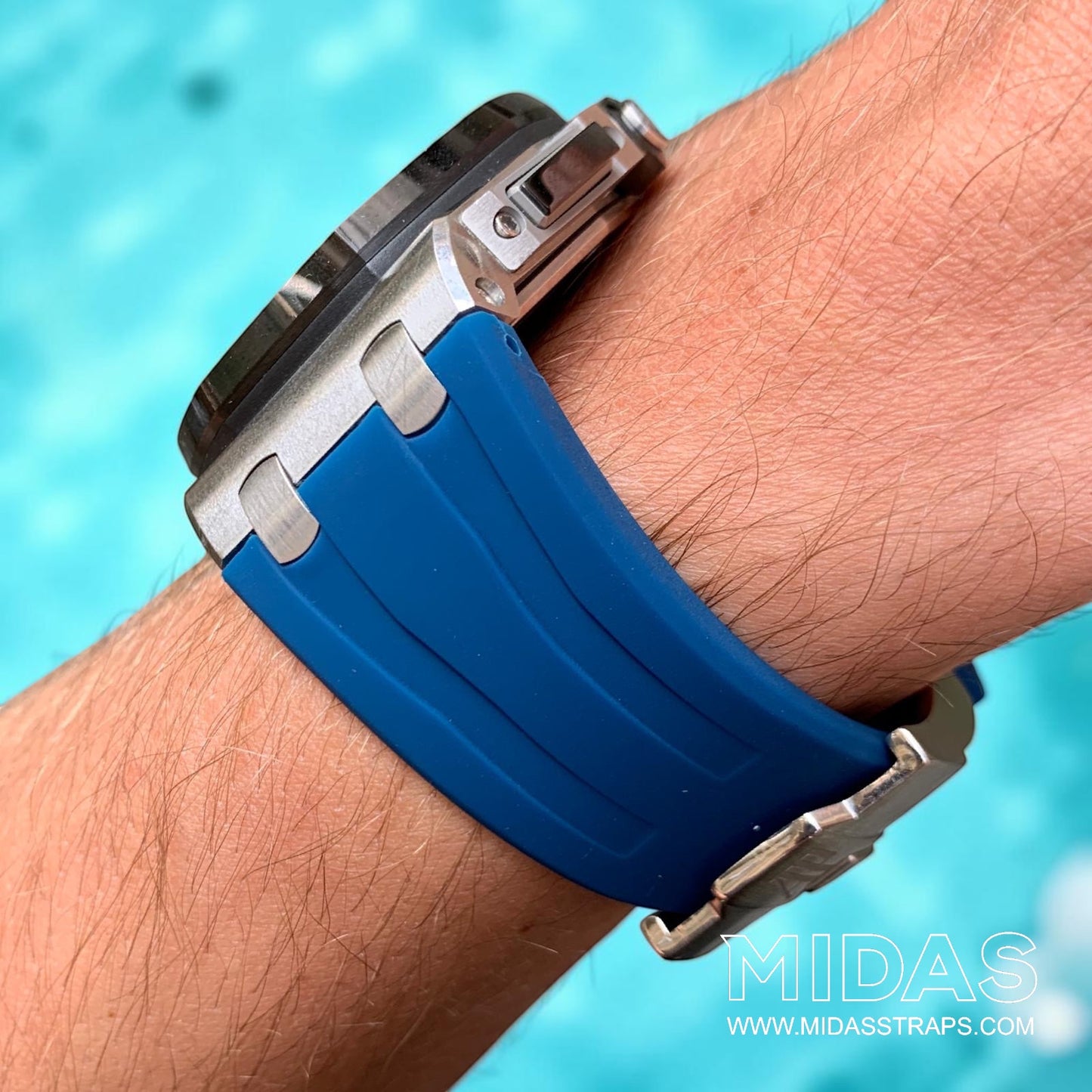 Side profile of a royal navy blue replacement rubber strap fitted to an AP Royal Oak Offshore 26400 on wrist.