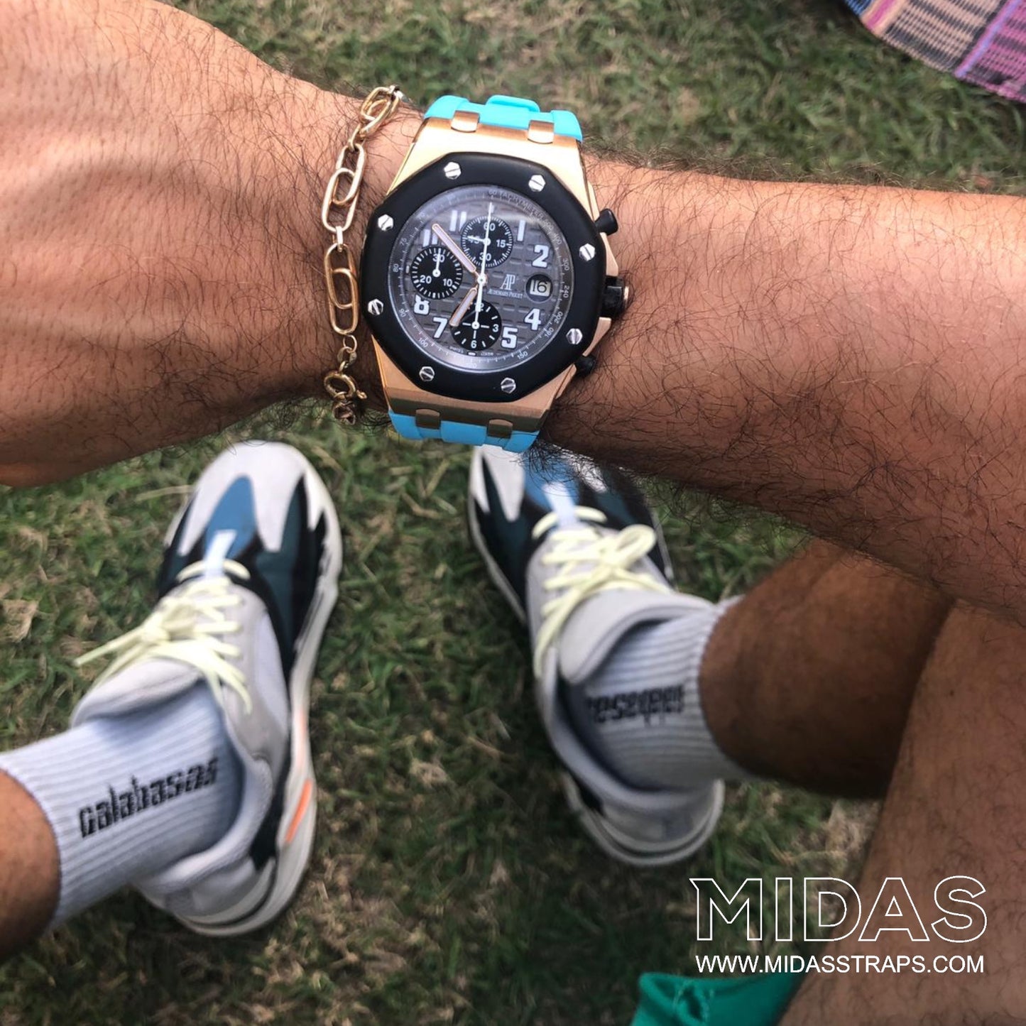 Audemars Piguet Royal Oak Offshore 42mm riviera blue rubber strap lifestyle poolside MIDAS
