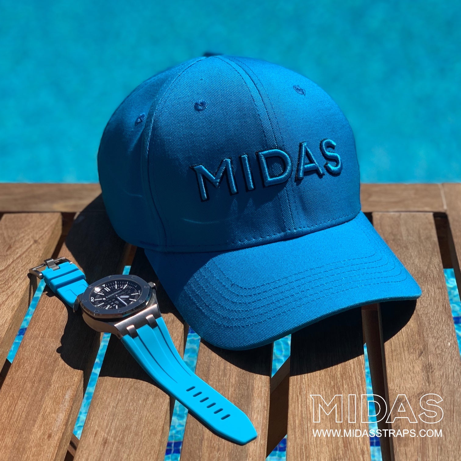AP straps Royal Oak Offshore 42mm riviera blue rubber strap fitted on wrist poolside