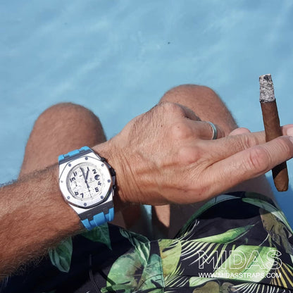AP straps Royal Oak Offshore 42mm riviera blue rubber strap fitted on wrist poolside