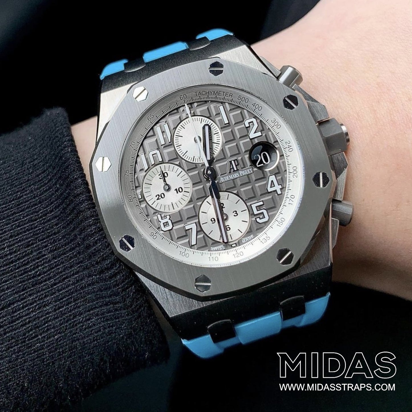 Audemars Piguet Royal Oak Offshore 42mm riviera blue rubber strap lifestyle poolside MIDAS