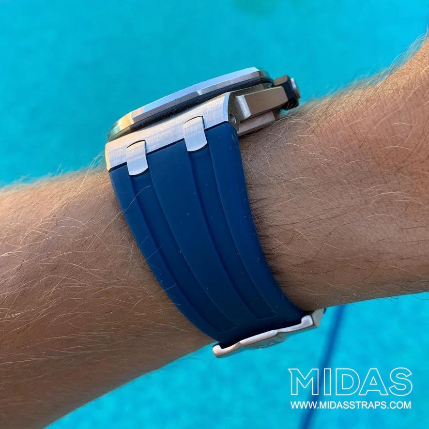 MIDAS Royal Oak Offshore 42mm royal blue rubber strap on wrist outdoor pool background