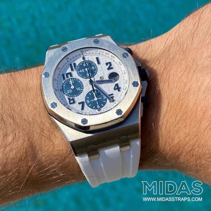 AP straps Royal Oak Offshore 42mm white rubber strap fitted on wrist poolside